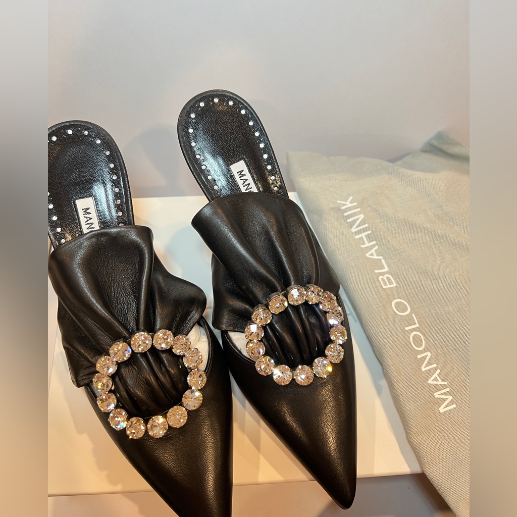 Manolo Blahnik Capitana Size 35.5 In Black